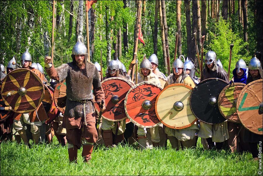 Богатырь, витязь, воин, дружинник. Русский доспех 13 века. Дружина древней руси реконструкция. Новгородский дружинник 13 век арт. Витязь новгородский.