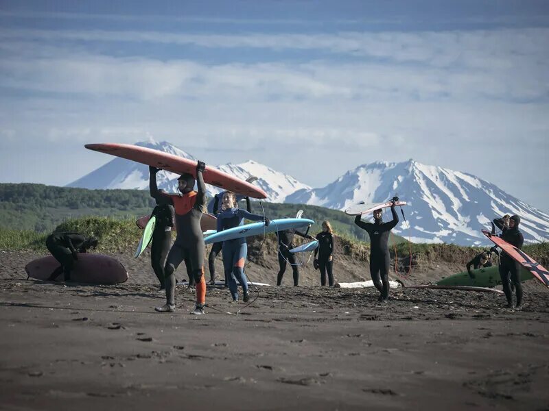 Камчатка серф кэмп. Лагерь серферов камчатка. Серф кэмп камчатка. Камчатка серф кемп. Snowave камчатка.