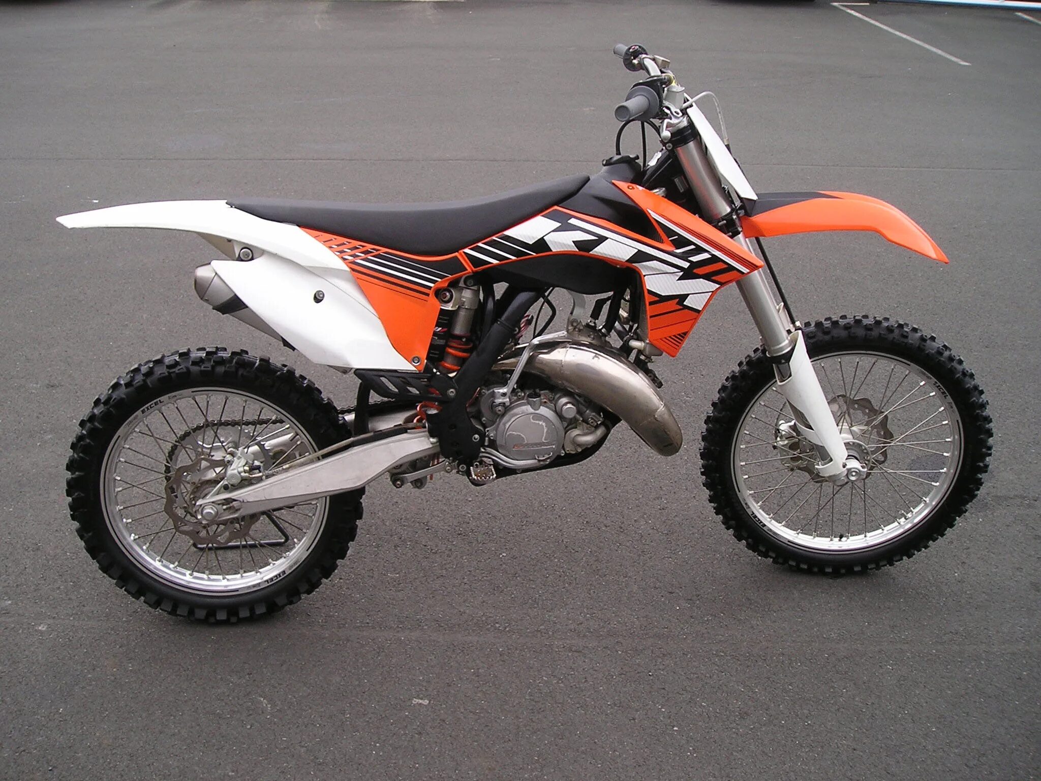 125 сколько лошадей. КТМ 125 SX. KTM SX 125. KTM 125 кроссовый. КТМ 125 SX 2022.