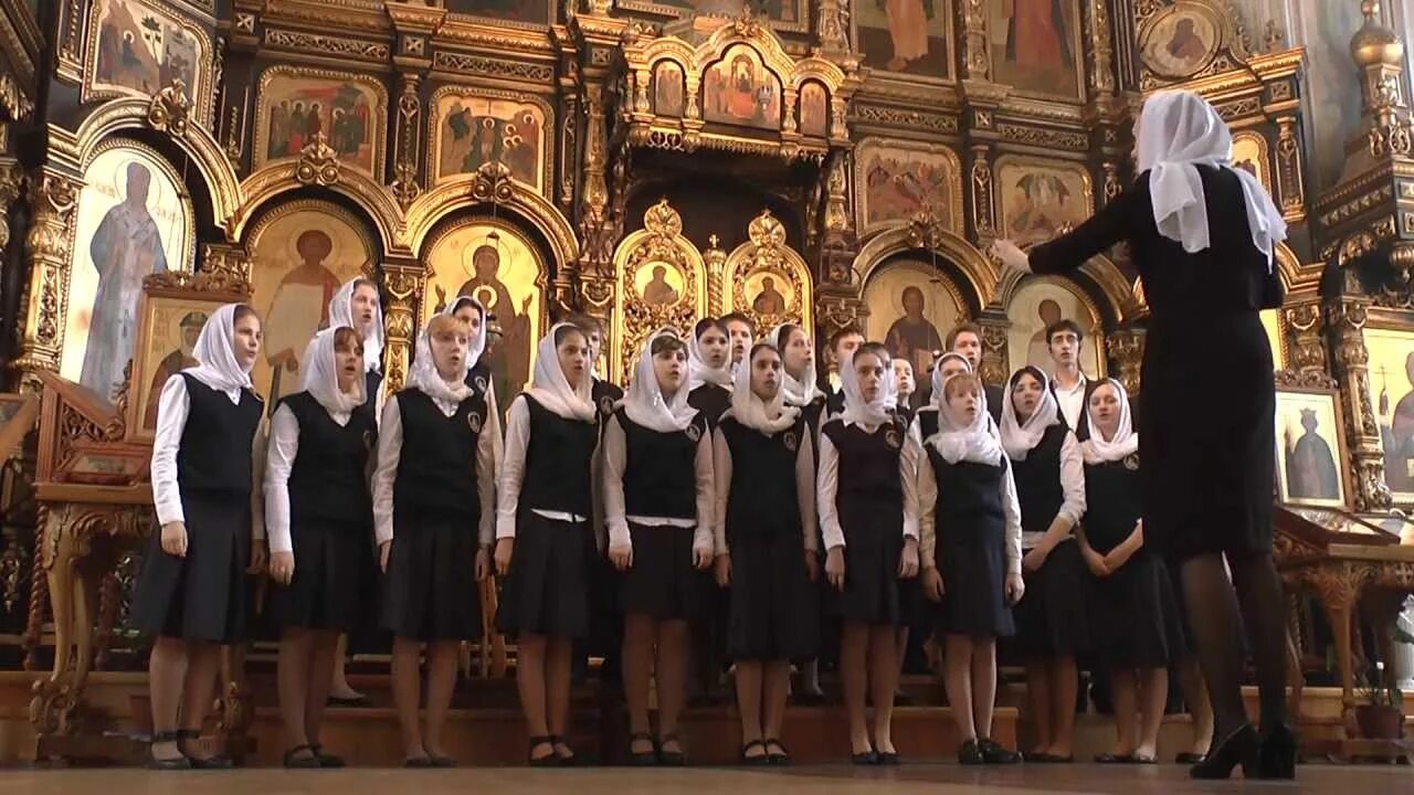 Девушка из церковного хора. Православная гимназия хор. Детский хор в храме. Хор песни богородице