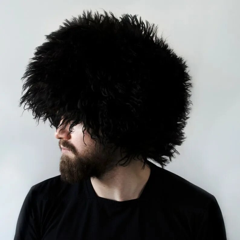 Папаха горцев дагестана. Папаха меховая. Кавказские папахи нурмагомедов. Папаха кавказская хабиб. Папахи у народов северного кавказа.