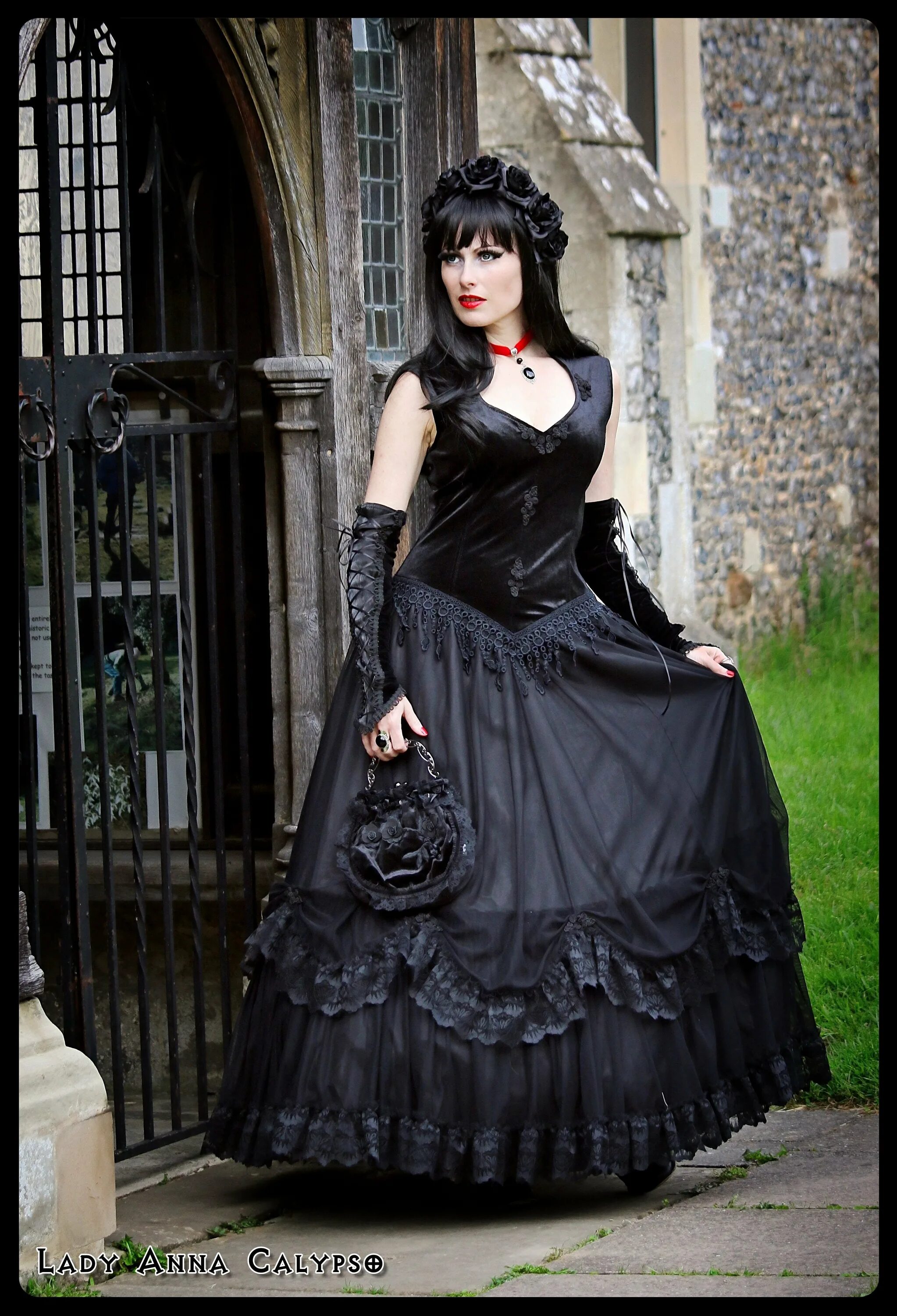 Романтический готический стиль. Готы викторианцы. Женская викторианская мода готика. Викторианская мода готика. Романтический готический стиль.