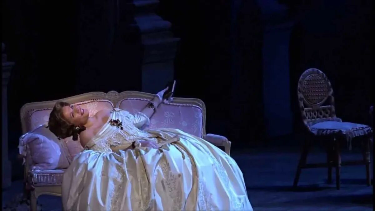 Опера Травиата Верди. Джузеппе Верди опера Травиата. Д. Верди («Травиата»). Дама с камелиями опера Верди.