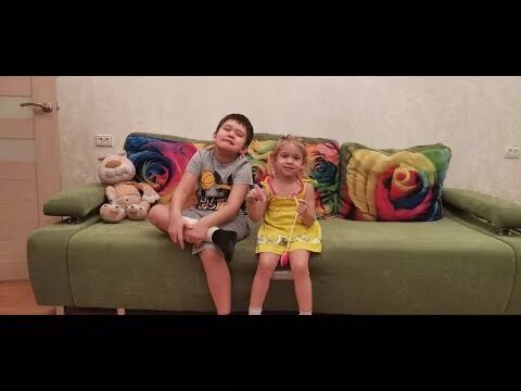 Брат с младшей сестрёнкой одни дома. Пранки над младшей сестрой 5 лет. Сестра осталась одна дома. Сестра осталась одна дома. Способы как оставить сестру дома.