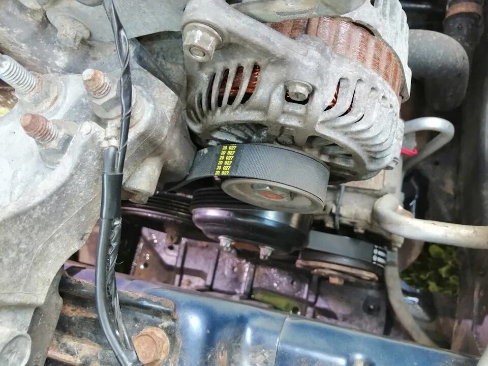 Замена щеток генератора - Mitsubishi Lancer IV, 1,5 л, 1991 года электроника DRI