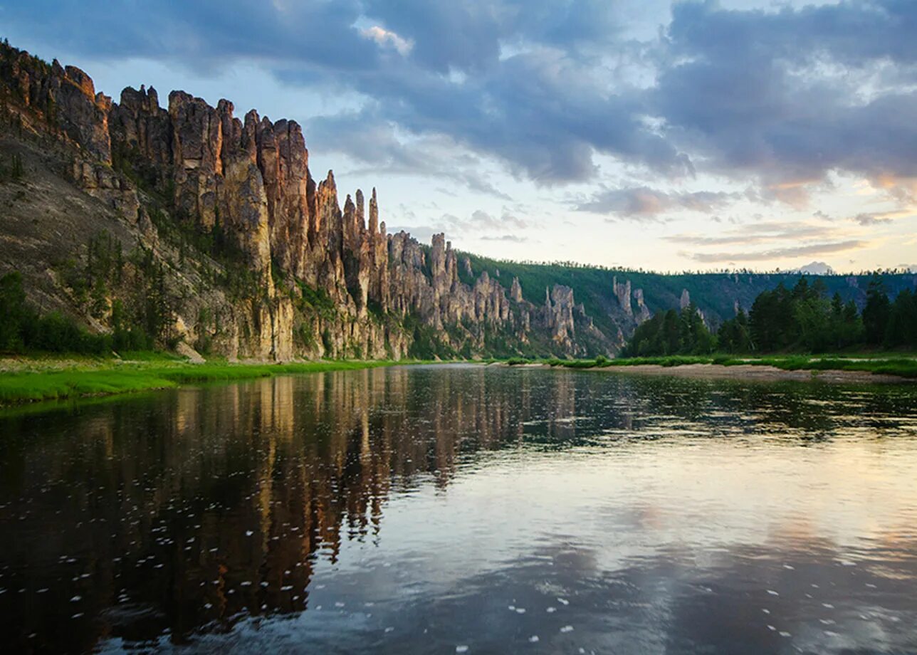 Якутия фото. Синские столбы Саха Якутия река синяя. Река Сиинэ Якутия. Река синяя Якутия сплав. Речка синяя Якутск.