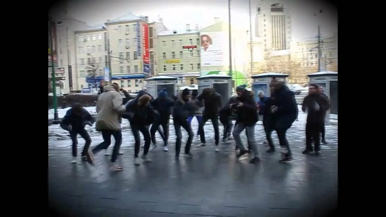 Гопники пляшут. Adidas tracksuit slav. Гопник танцует. Гопник танцор. Пацаны не танцуют песня.