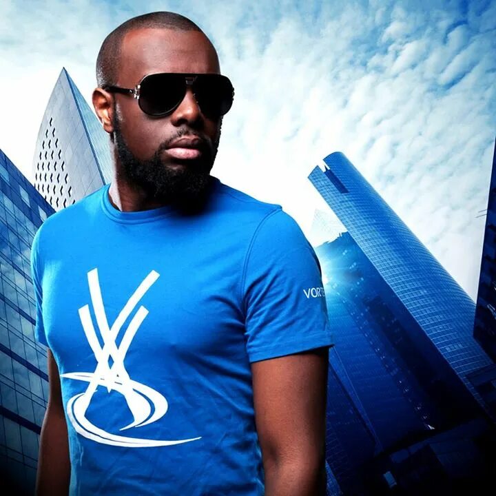 Everytime gims. Певец maitre gims. майтри гимс. мэтр гимс. одежда gims певца.