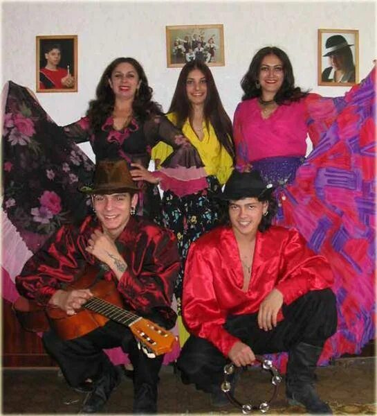 Праздник осени в цыганском стиле. Цыганка на юбилее женщины. Сценка цыгане\. Юбилей в цыганском стиле. Цыганский мужской костюм.