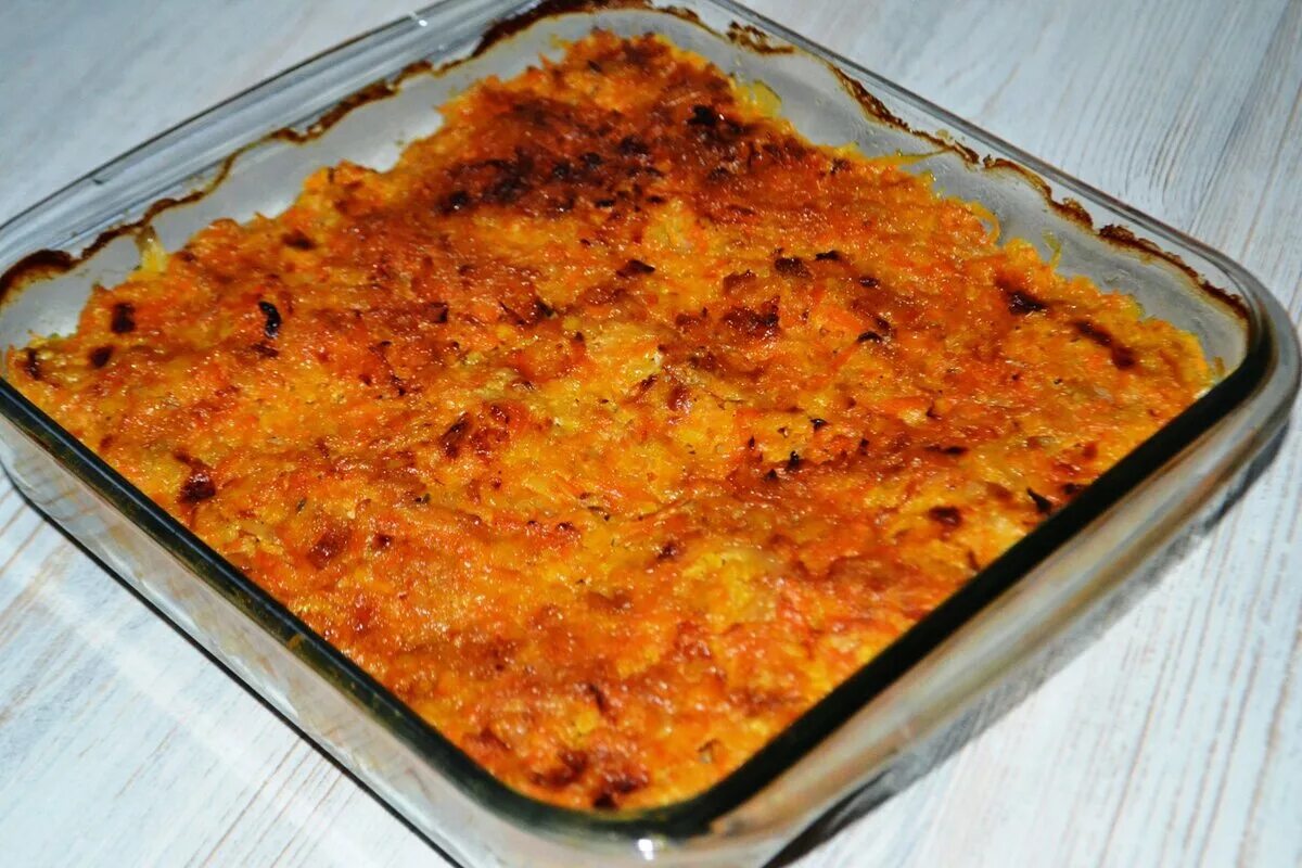 Приготовить вкусно минтай в духовке с овощами. Минтай в духовке самый вкусный. Минтай в духовке самый вкусный с овощами. Минтай с овощами в духовке сочная. Минтай запеченный в духовке с овощами.