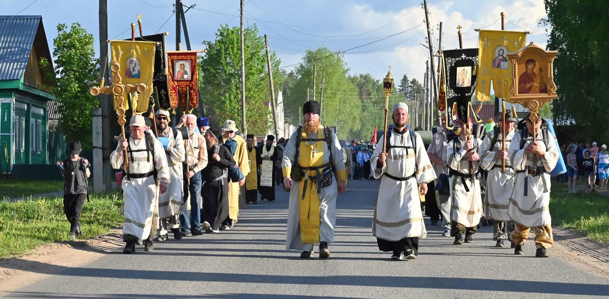 Крестный ход креста. Село Великорецкое крестный ход. Великорецкий крестный ход 2022. Великорецкий крестный ход село Загарье. Пересвет Великорецкий крестный ход.