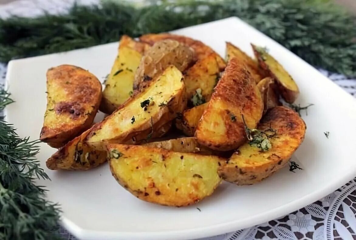 Кухня наизнанку запеченный картофель. Картофель по-деревенски в духовке. картошка по деревенски. картофель запеченный по домашнему. картофель запеченный по деревенски.