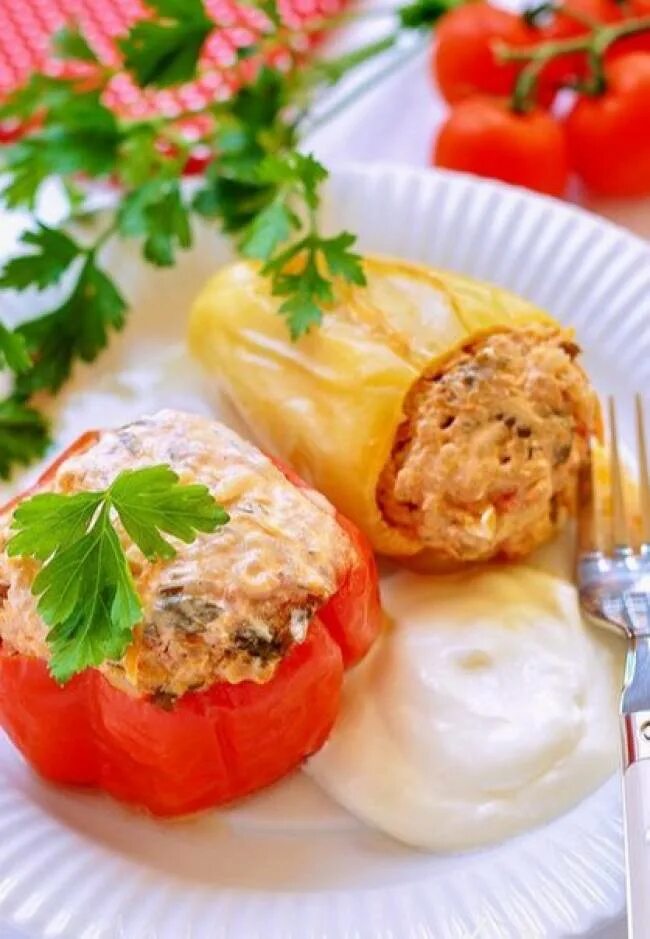 Вкусные перцы фаршированные мясом и рисом рецепт. Перец болгарский фаршированный мясом. Фаршированные перцы с фаршем и рисом. Фаршированные перчики. Фаршированные перцы в мультиварке редмонд.