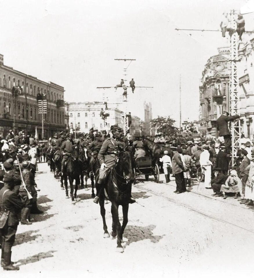 Поляки вошли. Польские войска в киеве 1920 г. поляки в киеве в 1920. польская армия 1920 года. киев 1920 год.