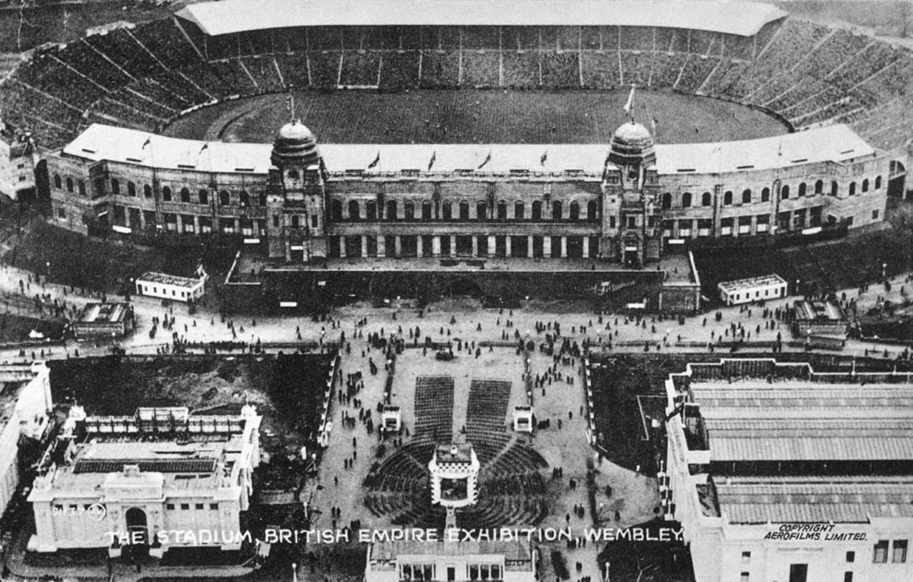 Стадион уэмбли старый. Эмпайр Стэдиум Уэмбли. Уэмбли (1923). Лондон Уэмбли старый. Уэмбли до реконструкции.