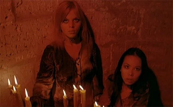 дрожь вампиров / le frisson des vampires. бархатная вампирша (1971). сандра жюльен калапути. дрожь вампиров / le frisson des vampires (the shiver of the vampires). дрожь вампиров 1971.