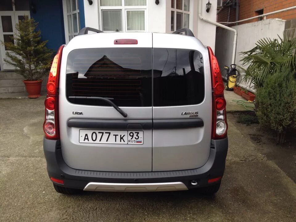 Задний ход ларгус. Ларгус задний. Бампер задний ларгус 2020. Задние фонари ларгус кросс 2021. Задние диодные фонари ларгус.