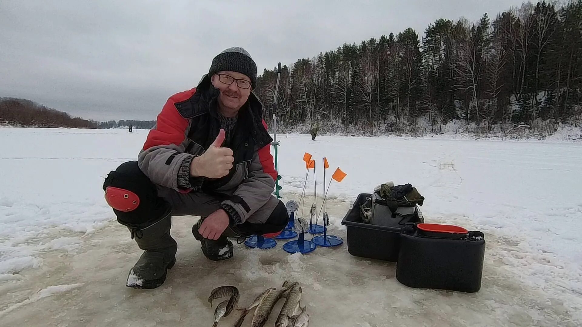 Зимняя рыбалка. Рыбак зимой. Рыбалка весной. Ютуб рыбалка видео новинки