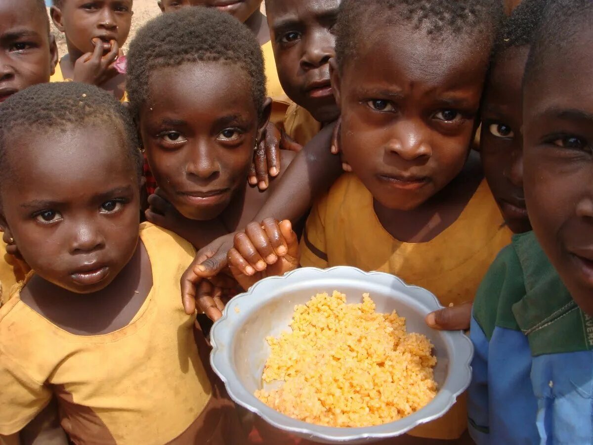 Голодающие африканские дети. Африканские дети Голодные. Планета голод