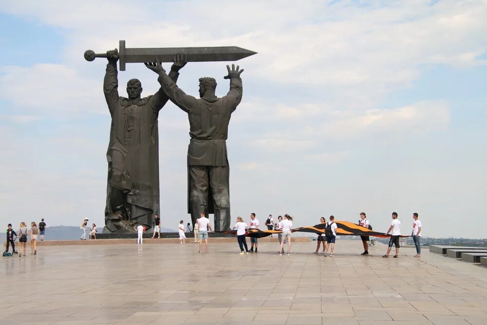 День Победы Магнитогорск. Магнитогорск левый берег. Магнитогорск правый берег. Улица 9 мая Магнитогорск. Черное магнитогорск г