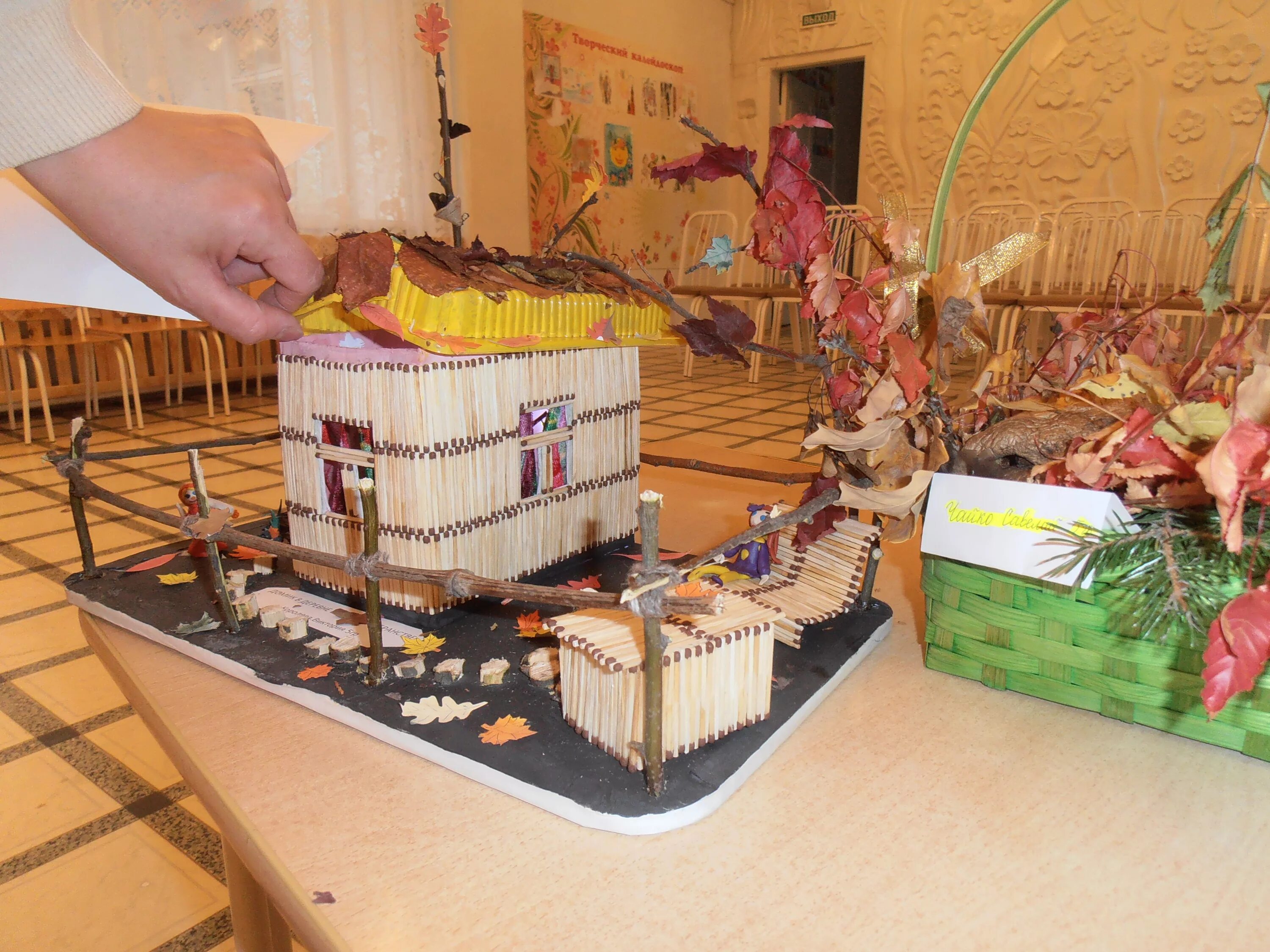 осенняя композиция в садик. поделки на ярмарку в школу. осенние поделки в садик. крутые поделки в школу. красивые композиции из природного материала.