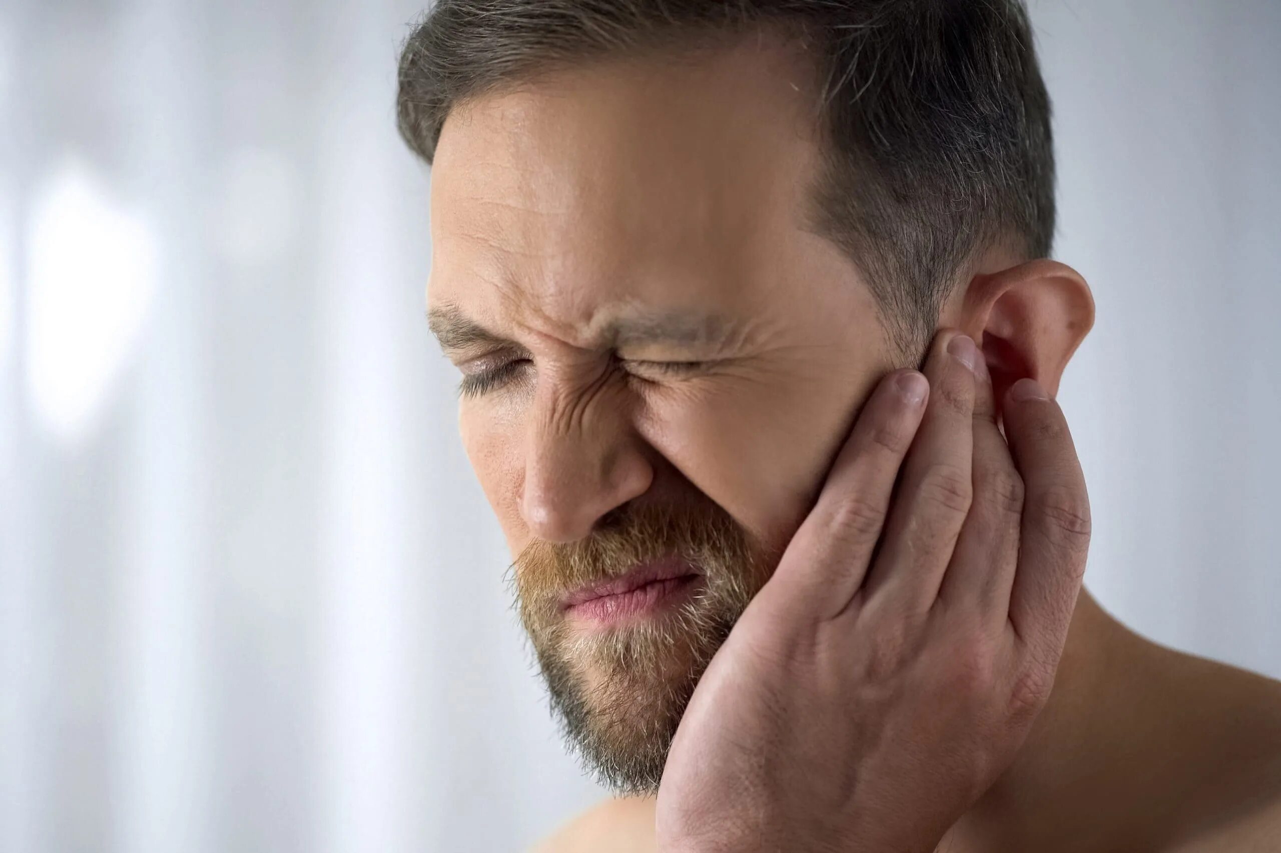 Упражнения от головокружения и шума в ушах. Слух у пожилых. Шумит в ухе причины. Шум в ушах и голове. Шум.