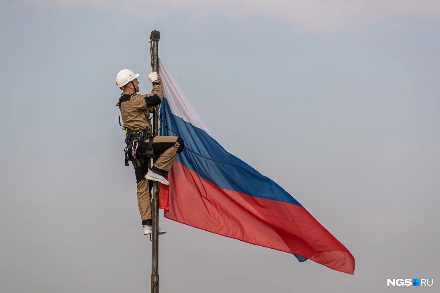 Российские акробаты когда не подняли флаг. Поднятие флага. Акробатика в 1939. Поднятие флага. Спортивная акробатика в ссср.