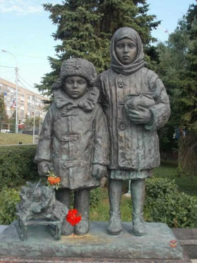 В каком городе памятник детям. Монумент дети войны в ульяновске. ульяновск памятник детям. памятники детям войны 1941-1945. памятник детям войны ульяновск в о война.