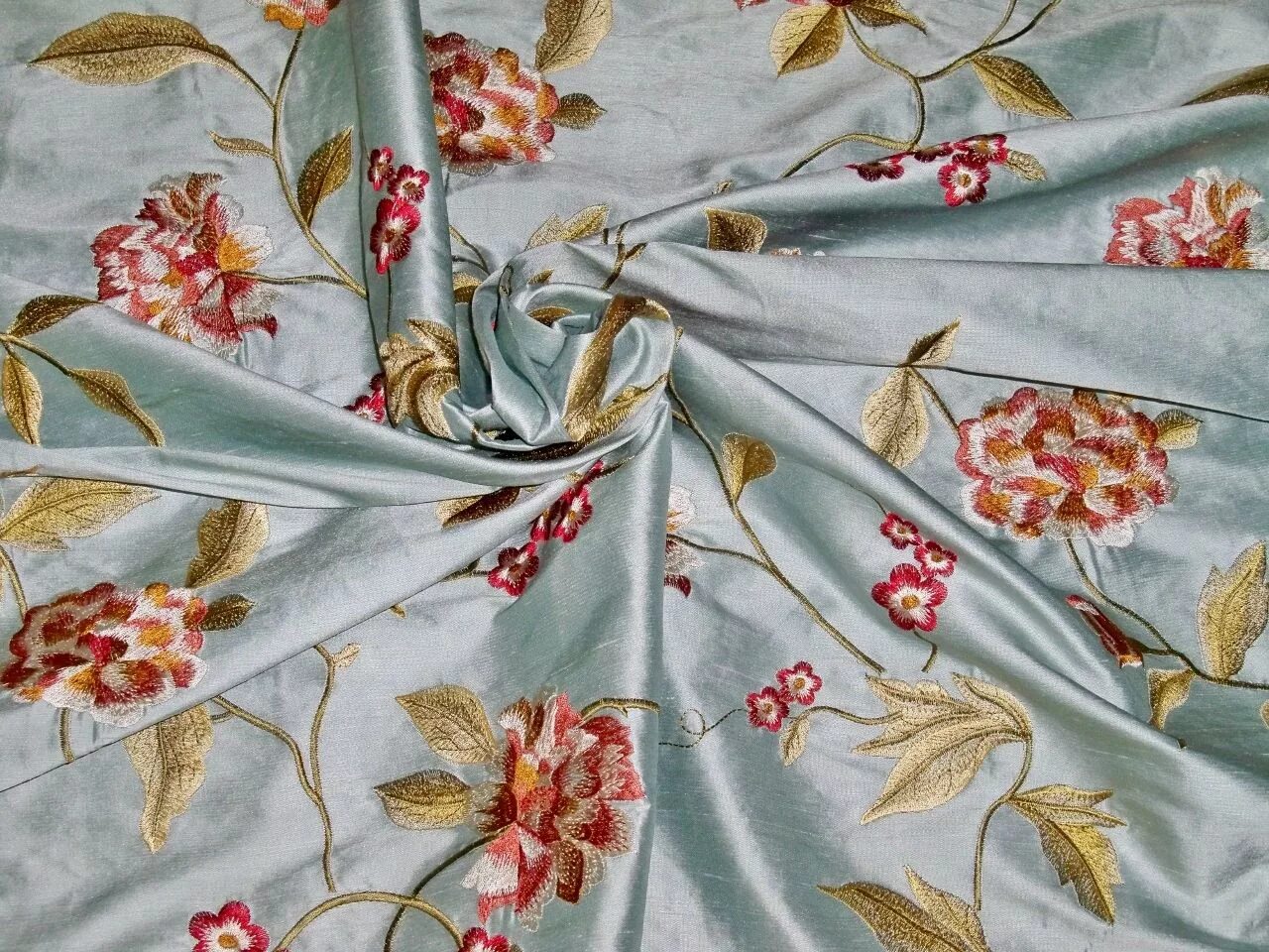 Jei 1.16 5 fabric. Embroidered Floral Fabric. Floral Silk. Silk Embroidery on Wool Fabric. Ткани для штор de la Cuona.