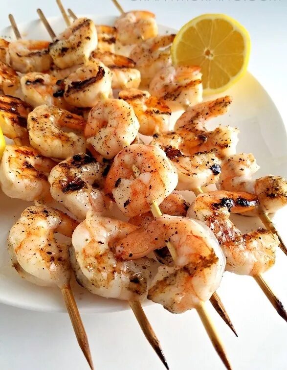 Креветки на шпажках в духовке. Креветки на гриле с овощами. Шашлык из креветок. Шашлычки из креветок. Шашлычки - тигровые креветки.