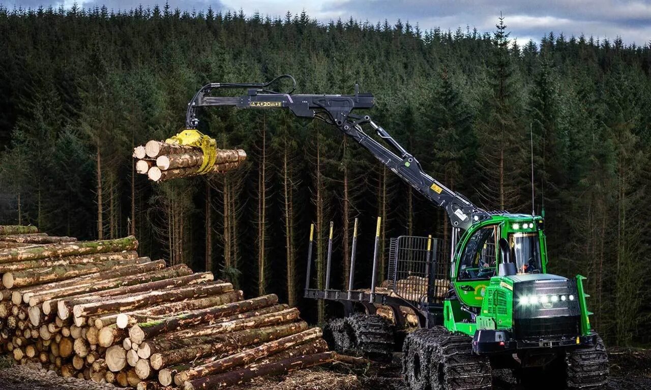 Харвестер john deere 1070g кабина. Технологии леса. Лесозаготовительная техника спиливание дерева. Лесная промышленность. Финская лесозаготовительная техника.