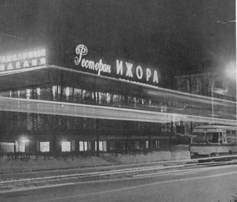 Новая подсветка бассейна "Ижорец" . Красиво и патриотично! фото: Ольга Офицерова