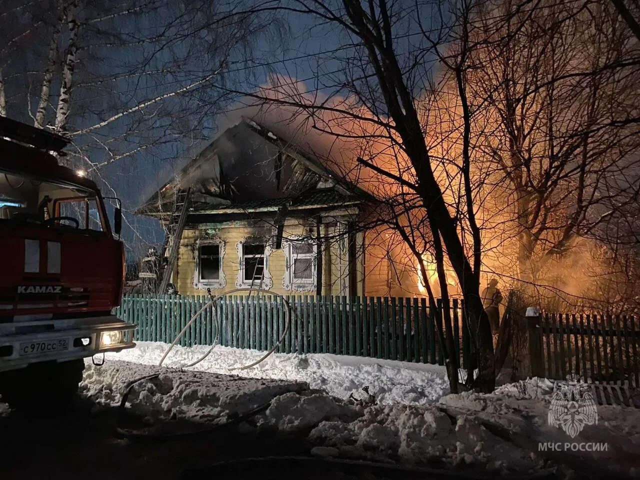 18 вечером 14. Пожар в Шахунье. Пожар дома. Пожар фото. Сгорел дом в Шахунье.