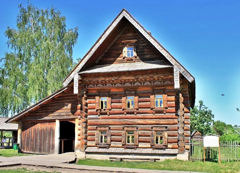 Старинный деревянный дом. Как выглядит русский дом. Как выглядит русский дом. Как выглядит русский дом. Русская изба в деревне.