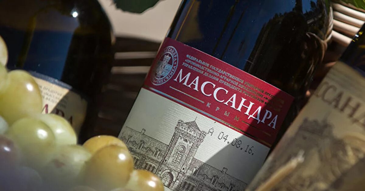 Массандра ассортимент. Крымское вино массандра. мускат белый массандра крымский мост. вино мадера &quot;массандра&quot;.
