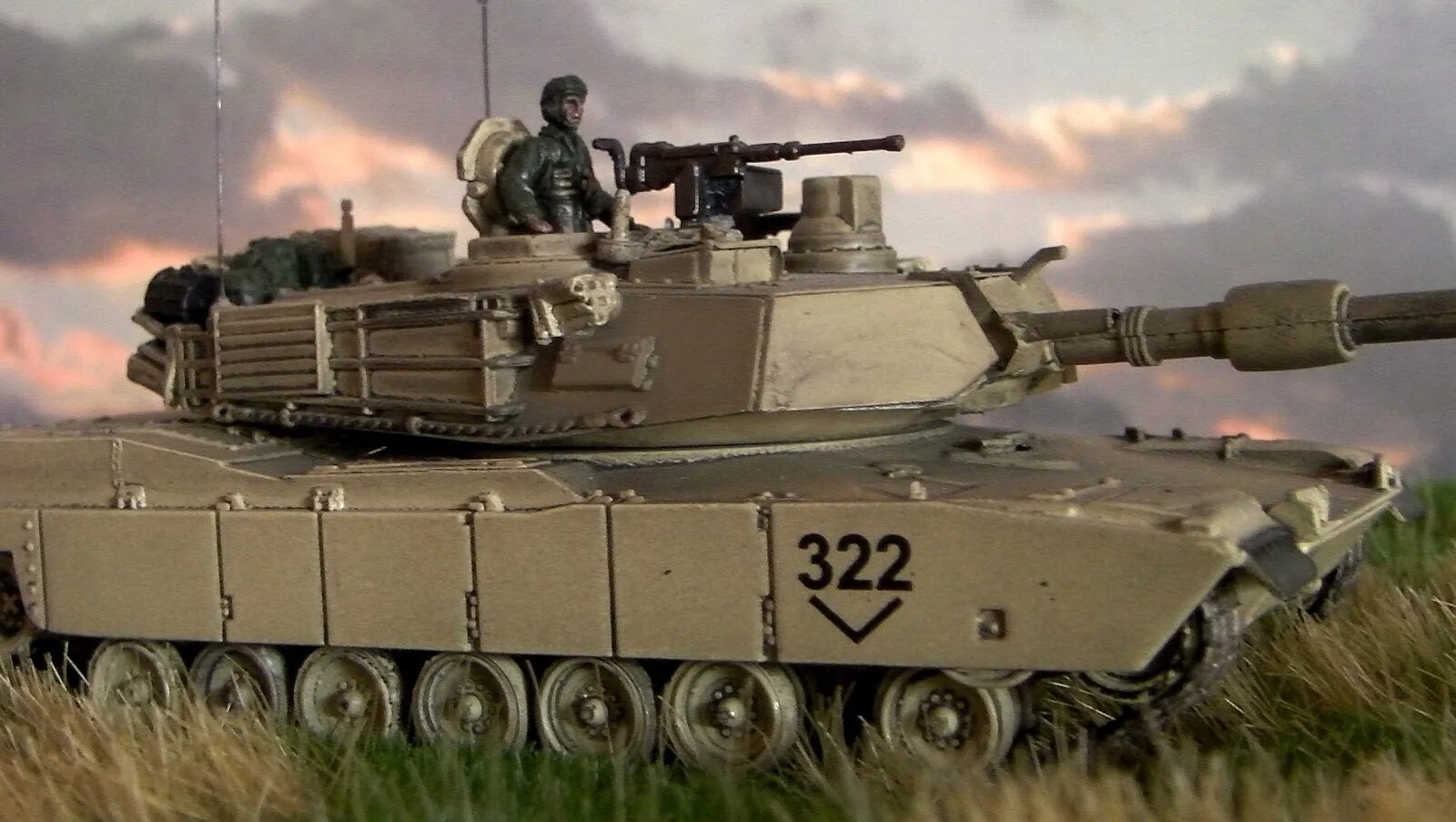 Абрамс танк против т 90. Абрамс vs т-72. T72 и Абрамс. Т-72 против m1 Abrams. Т 72 против абрамса