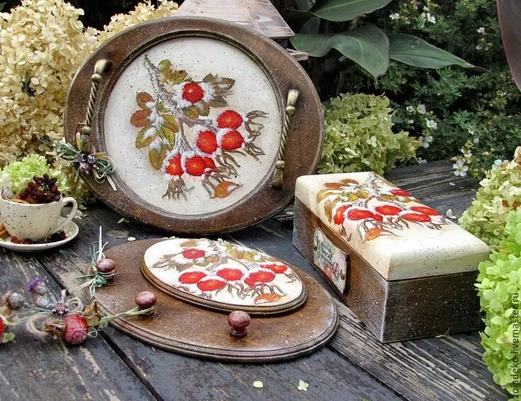 Техники декорирования изделий. Изделия в технике декупаж. Поднос с декором. Декорирование деревянного изделия в технике декупаж. Декупаж подноса.