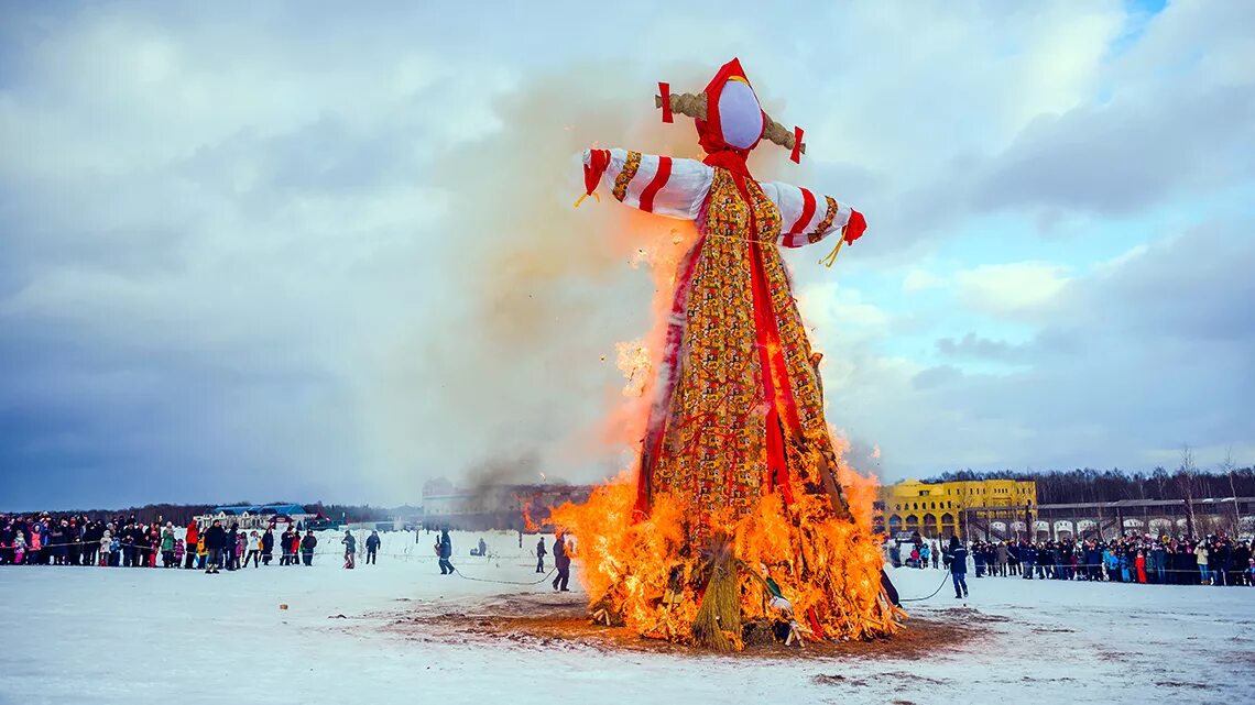 Где самая большая масленица. Праздник Масленица сожжение чучела. Сожжение чучела на Масленицу. Этномир Масленица 2022.