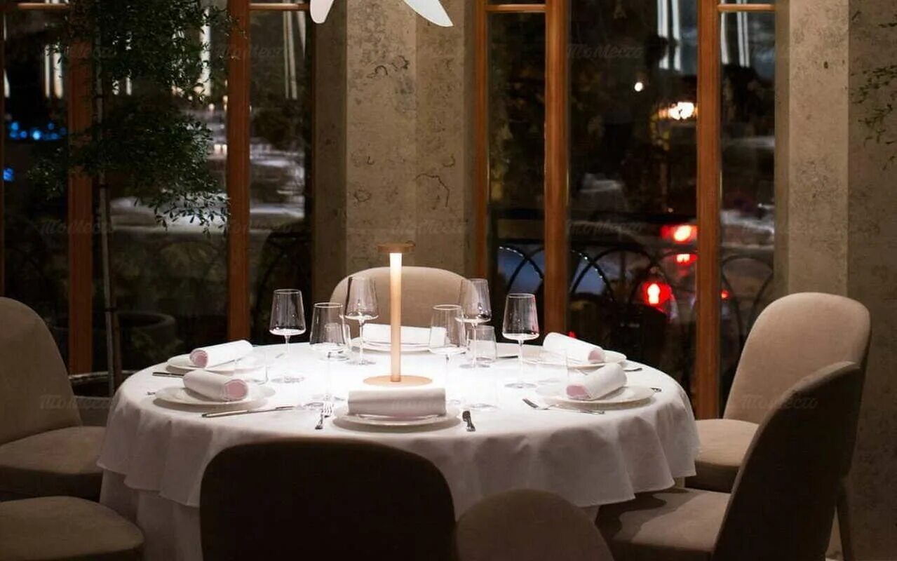 Onest ресторан новикова. Onest ресторан. Онест ресторан москва. Онест ресторан москва. Малая бронная рестораны.