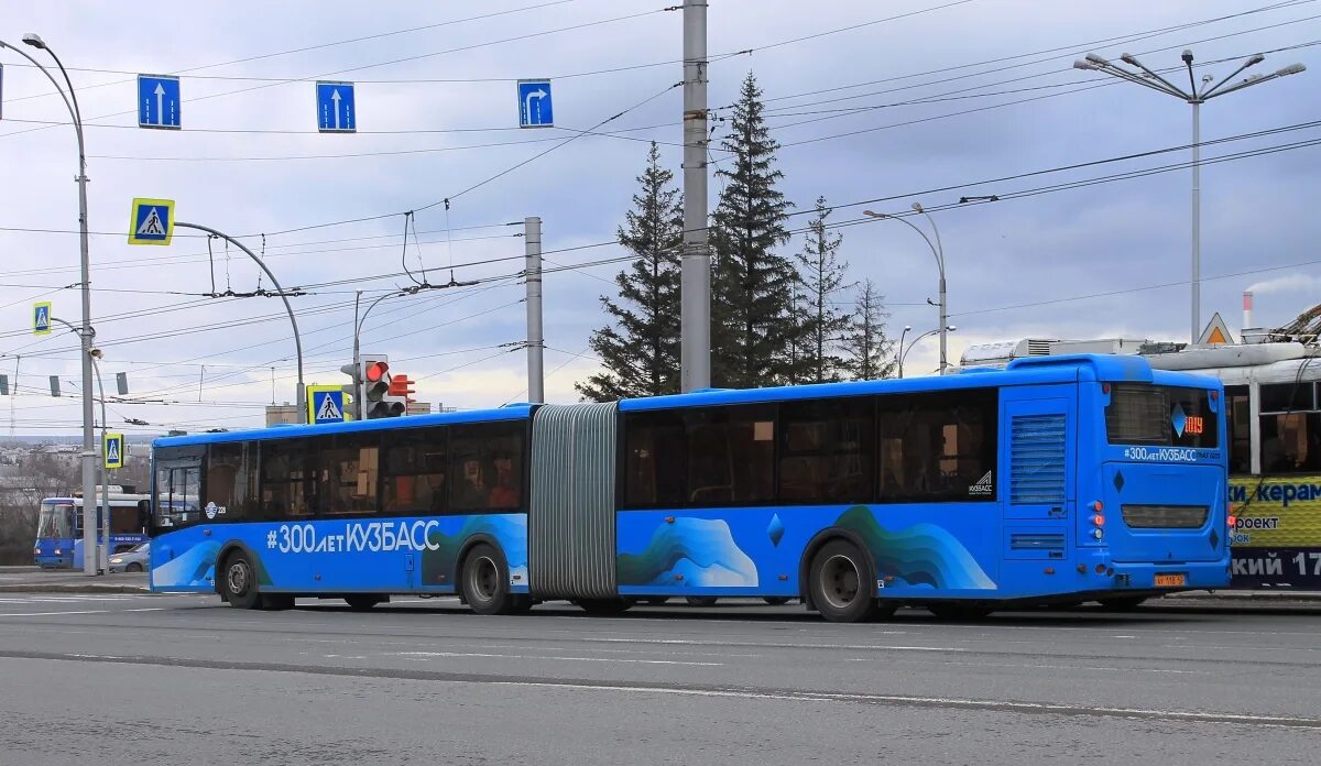 Новые автобусы. Автобус 228. Лиаз 6213 для кузбасса. Синий автобус кузбасс. Автобус кузбасс.