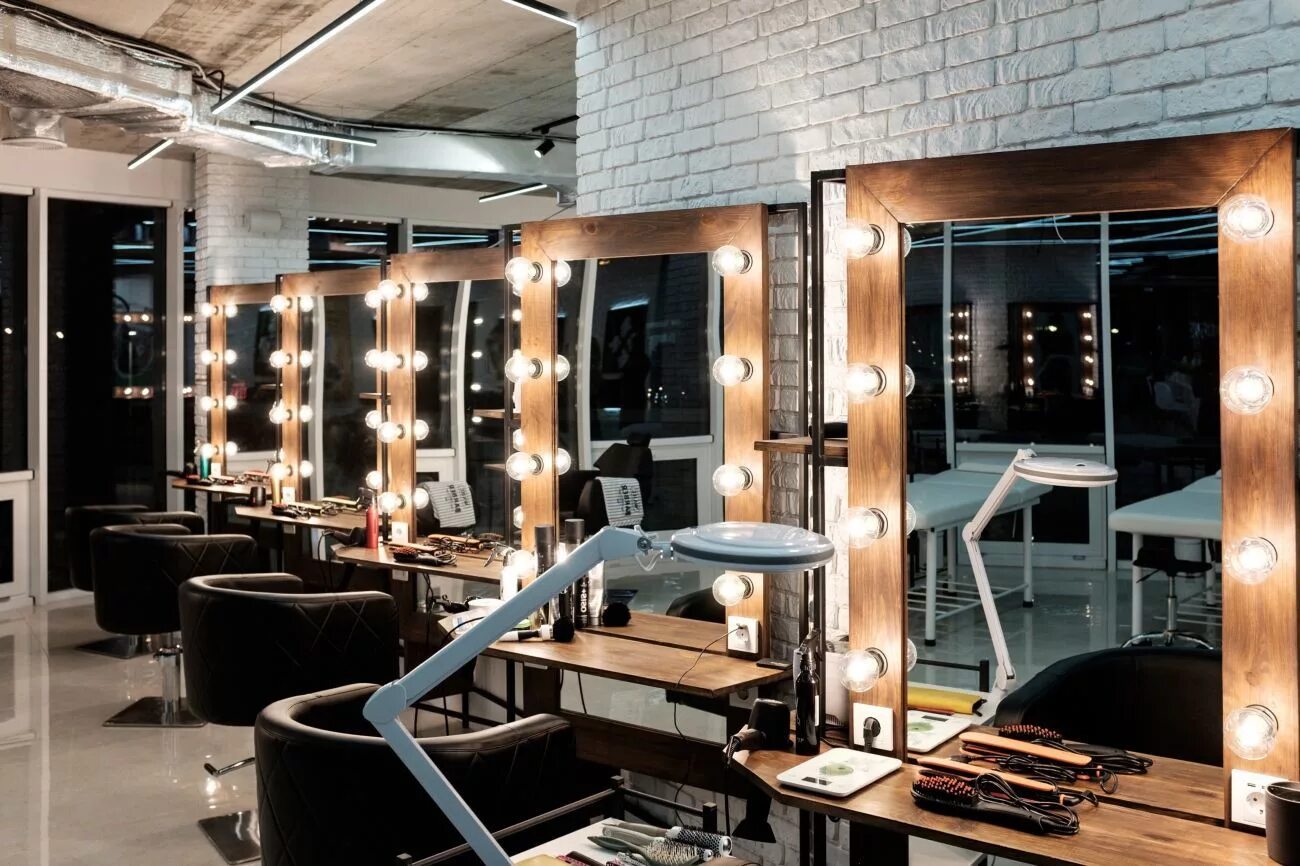 Glamy spot спб чернышевская. Коворкинг салон. Коворкинг косметология. Коворкинг салон красоты. Бьюти коворкинг москва.