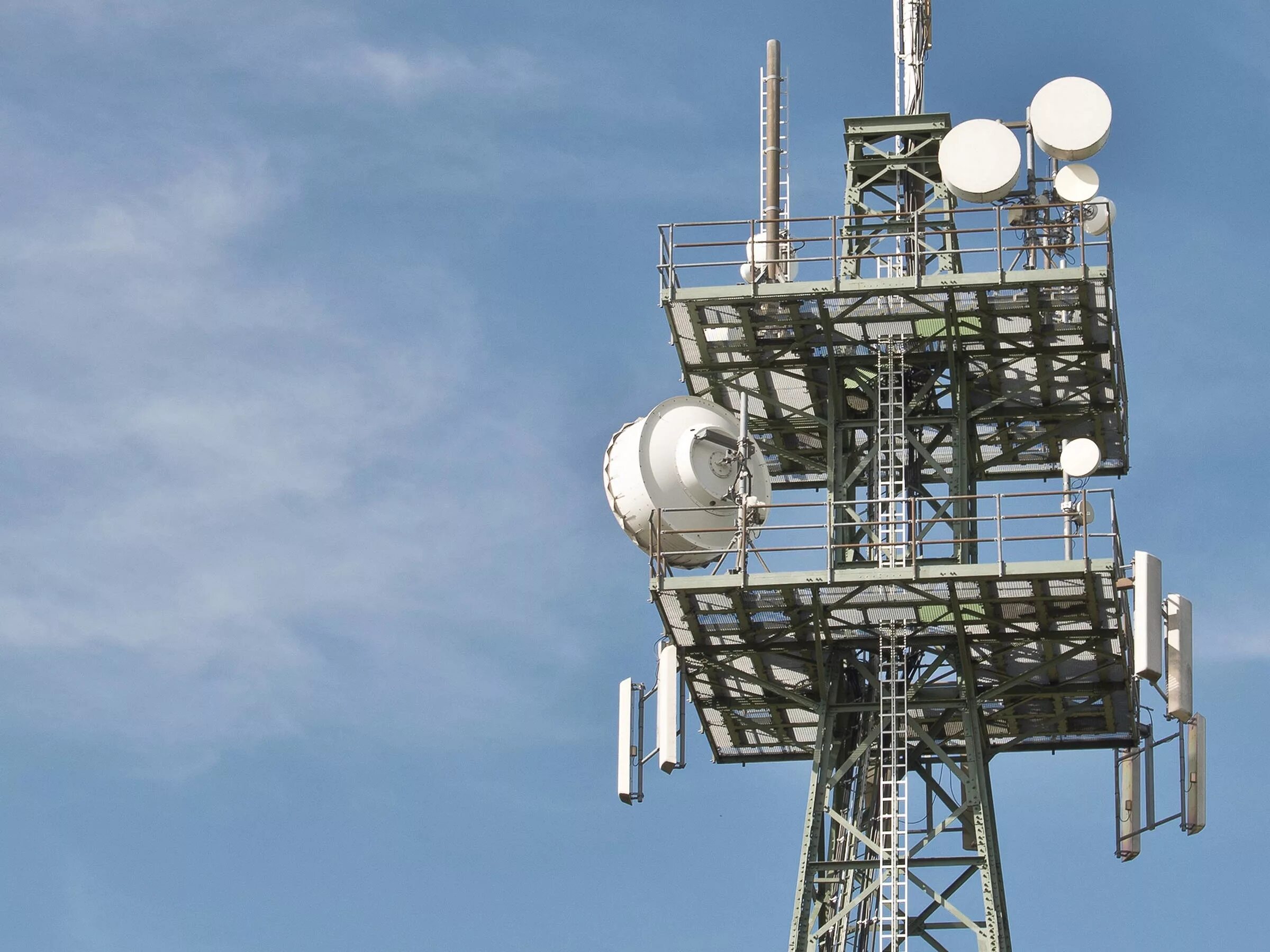 Приложение показывает вышки. Вышка сотовой связи 5g. ретрансляционные вышки 5g. антенна базовой станции 5g. вышки 5g в воронеже.