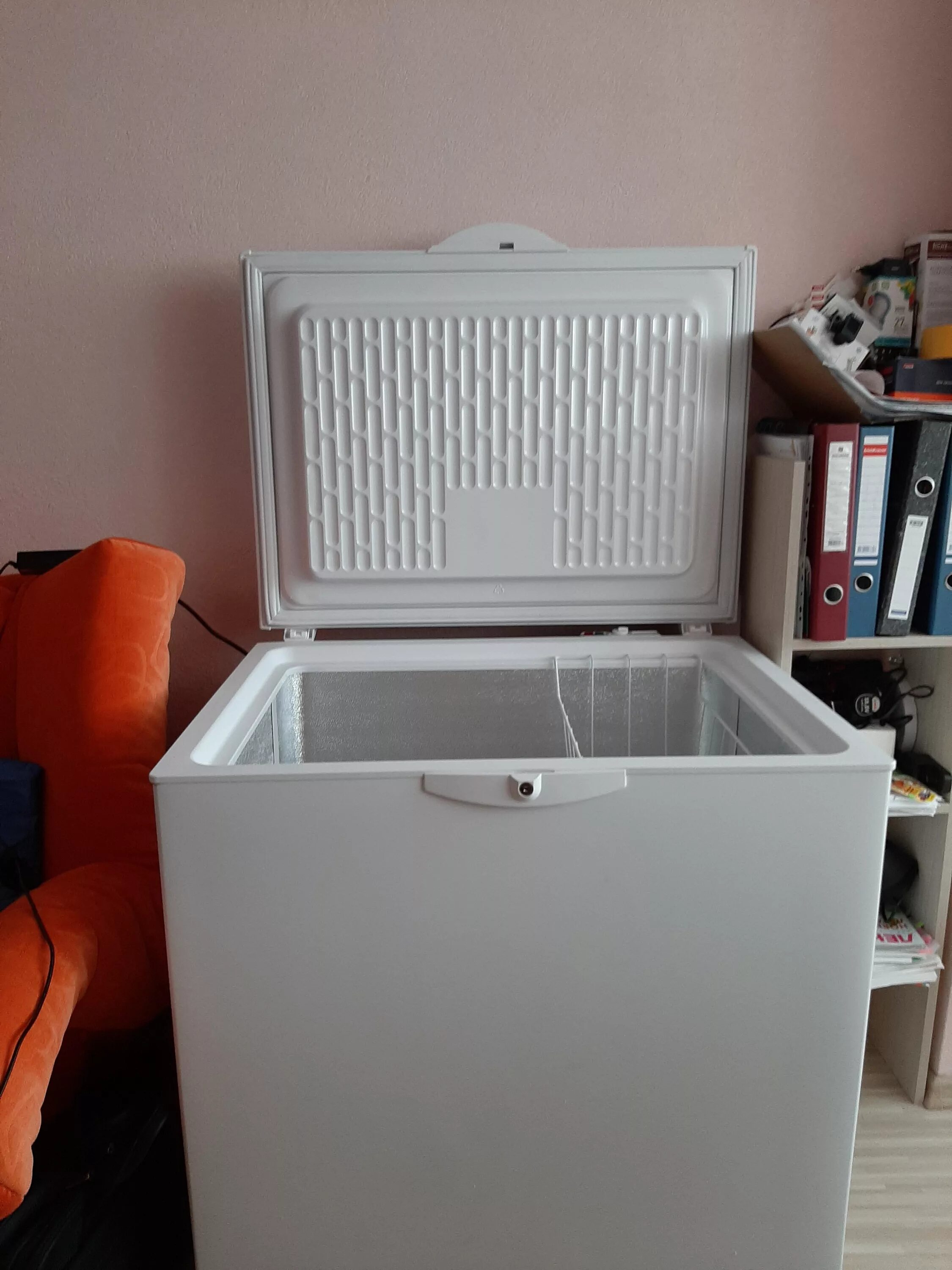 Ларь индезит. Ларь indesit rcf 200. Морозильник ларь индезит rcf 200. Морозильный ларь индезит rcf 200. Indesit rcf 150.