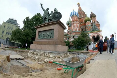 Памятники пожарскому установлены