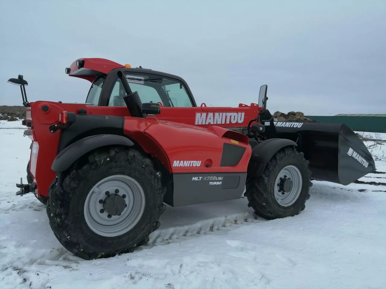 Mlt-x 732 95p. Погрузчик фронтальный телескопический manitou. Маниту телескопический погрузчик 735. Маниту погрузчик. Телескопический погрузчик manitou.
