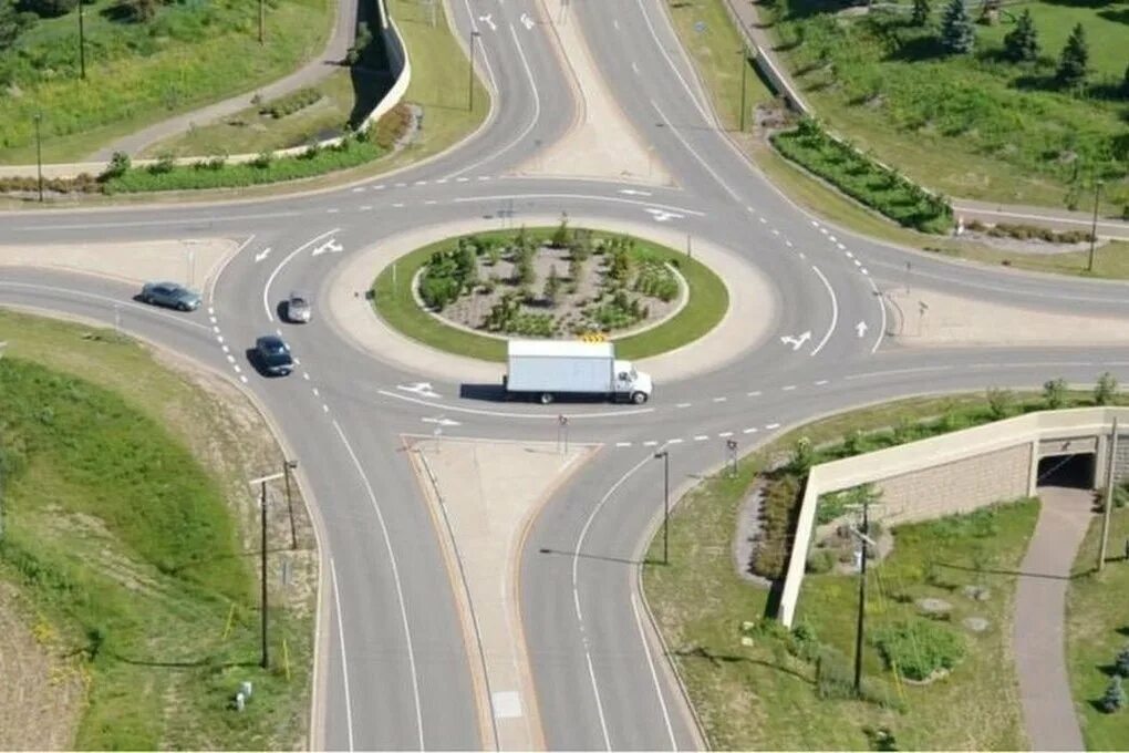 круговой перекресток. дорожные решения. дорожные решения. путепровод на улице барклая. вологда дороги.