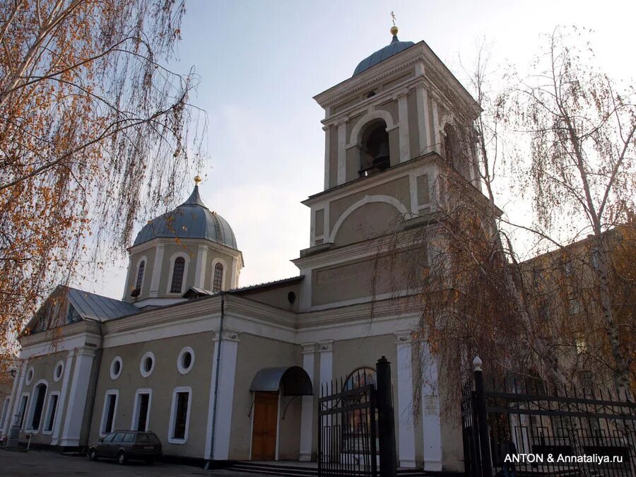 Церкви бендеры. Преображенский кафедральный собор молдова. Бендеры. Бендерский преображенский собор. Александра невского бендеры.