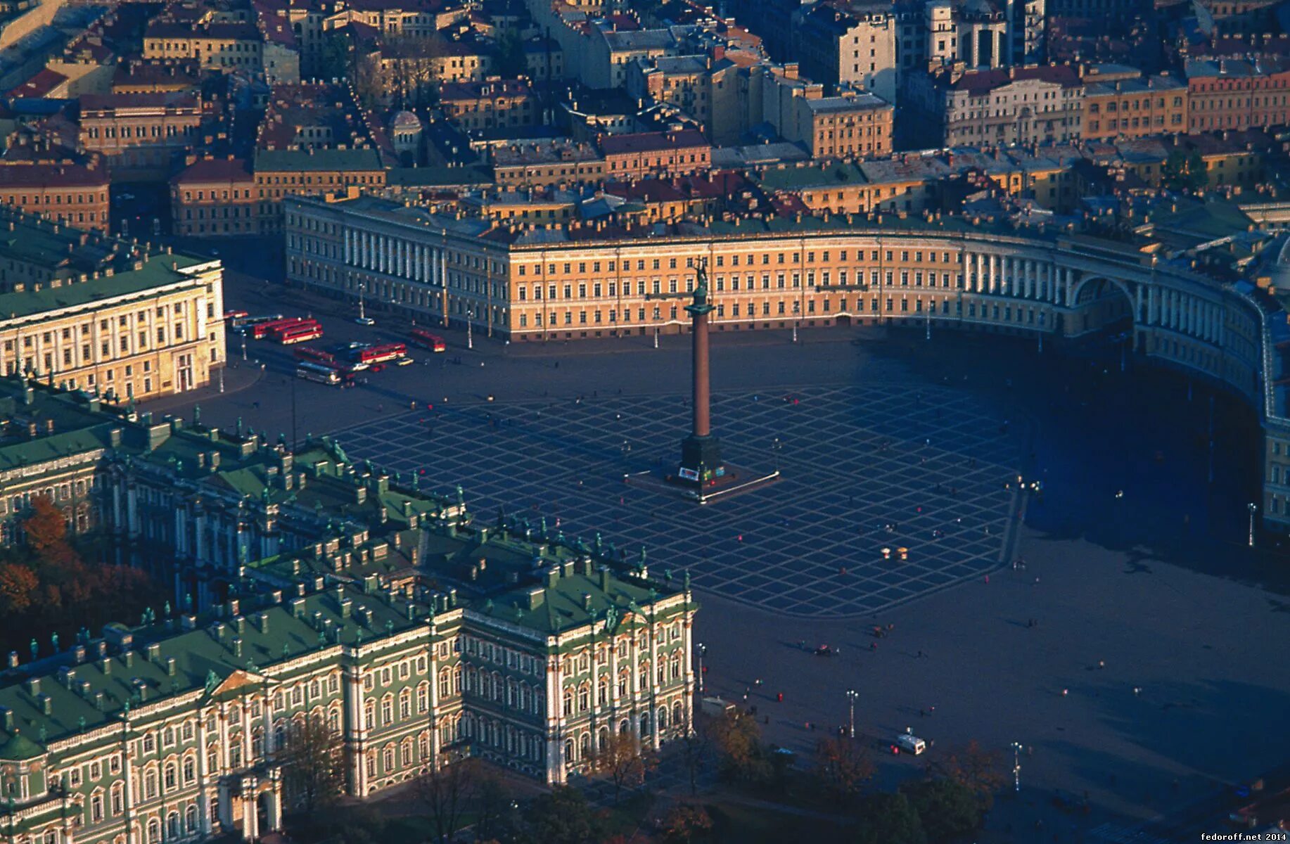 Спб центральное. Дворцовая площадь. Дворцовая площадь СПБ. Дворцовая площадь в Санкт-Петербурге вид сверху. Palace Square Питер.