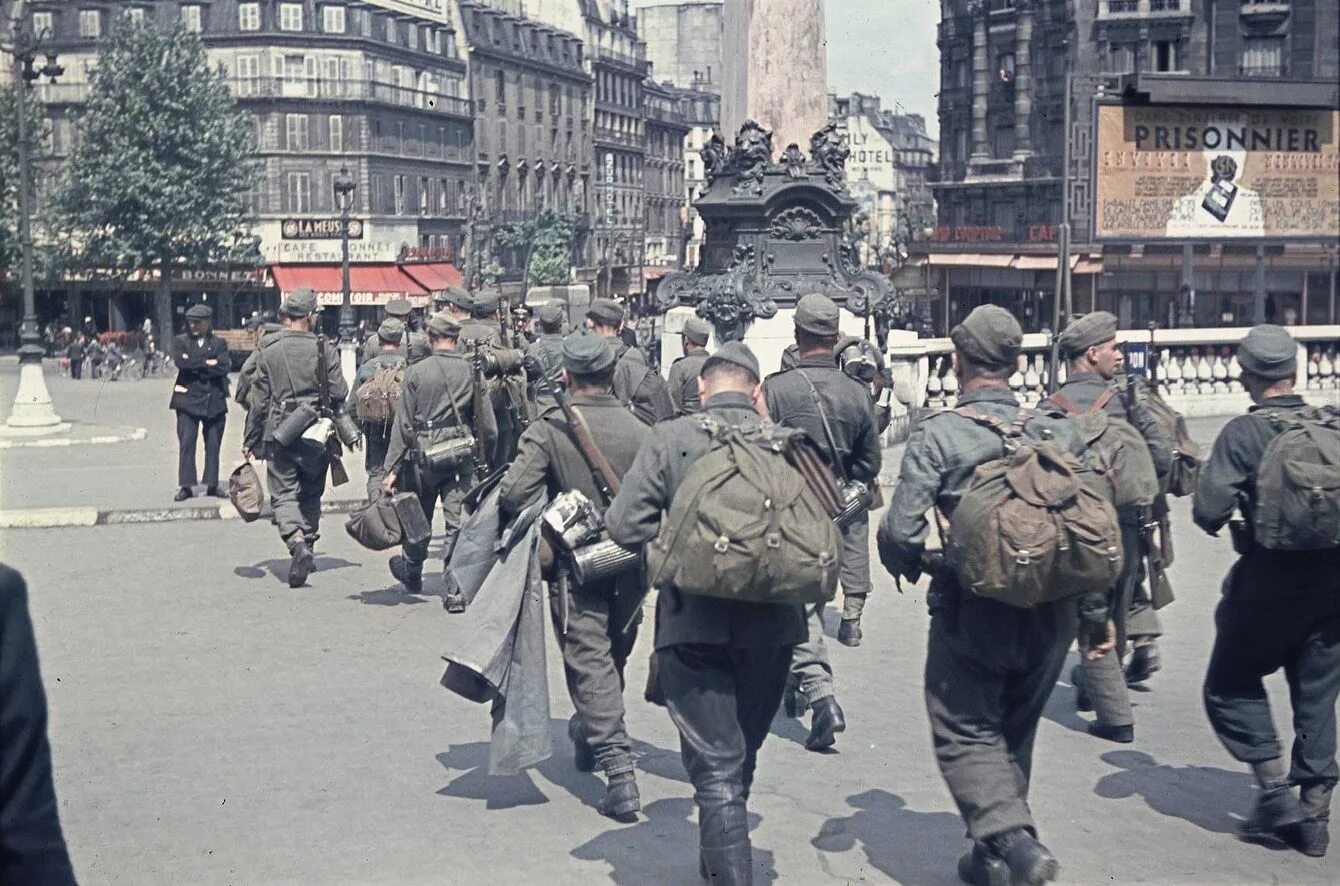 Французский захват. Французская кампания вермахта 1940. Вермахт в Париже 1940. Немцы во Франции 1940. Немецкие солдаты в Париже 1940.