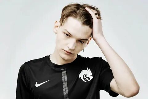 Mira киберспортсмен
